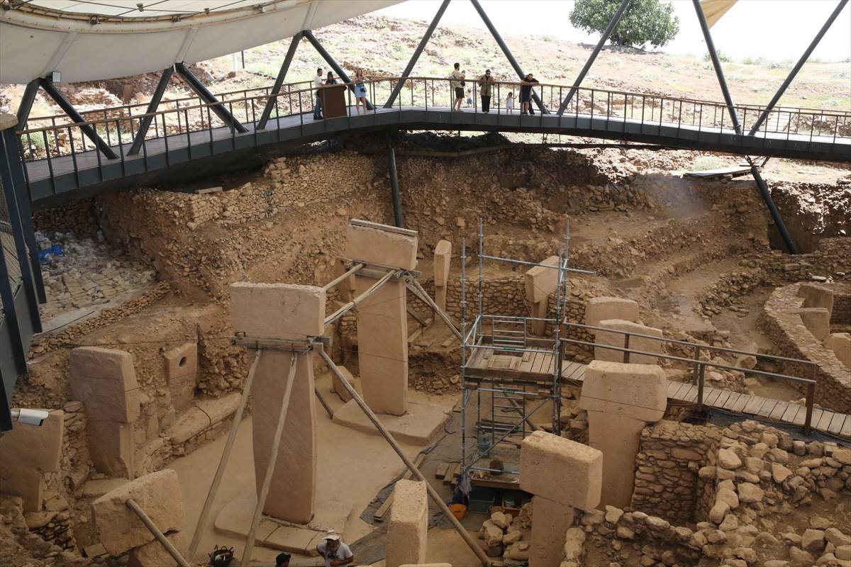Sıcaktan kavrulan Şanlıurfa'da tarihin sıfır noktası Göbeklitepe serinliği ile dikkat çekiyor