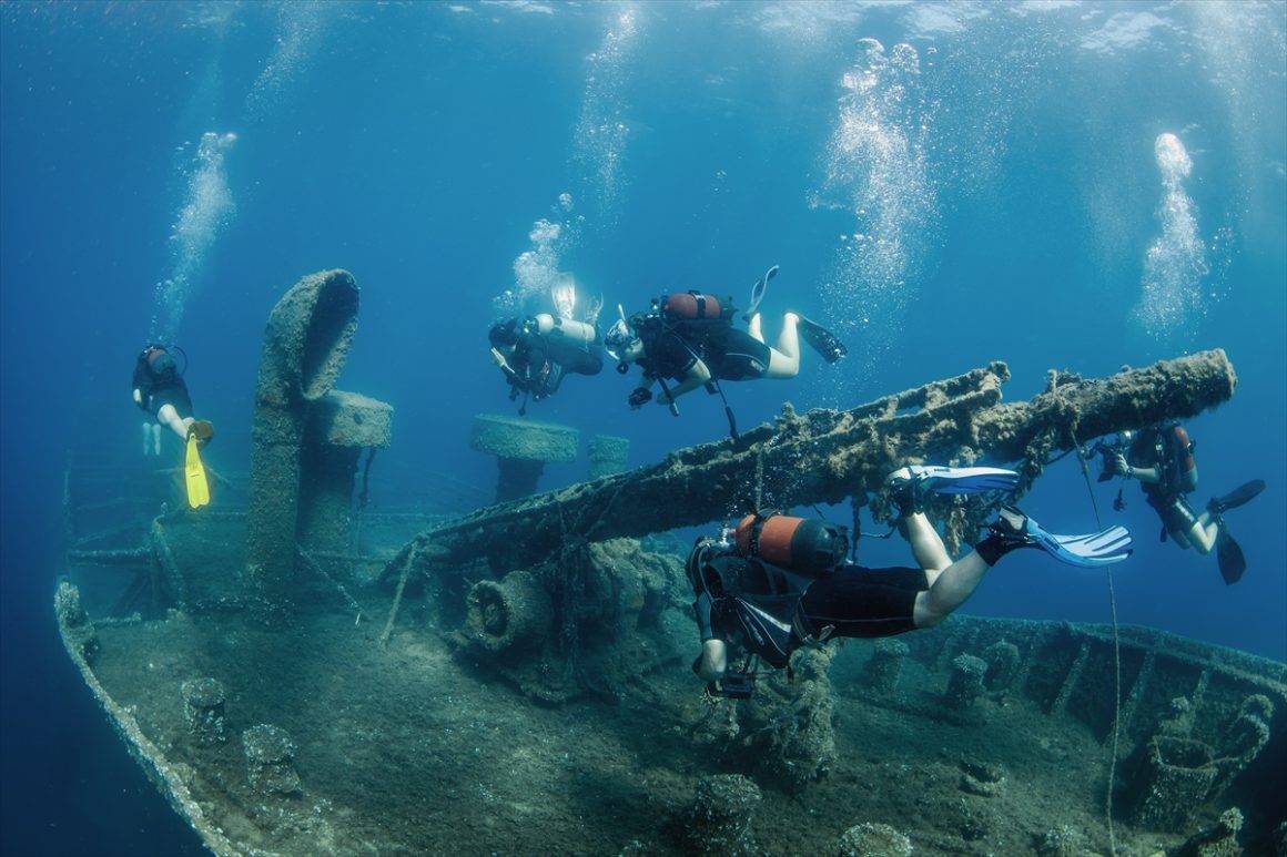 Deniz, kum, güneş denince akla ilk gelen yer Çeşme, dalış turizminde öne çıkıyor
