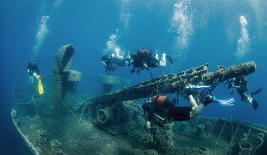 Deniz, kum, güneş denince akla ilk gelen yer Çeşme, dalış turizminde öne çıkıyor