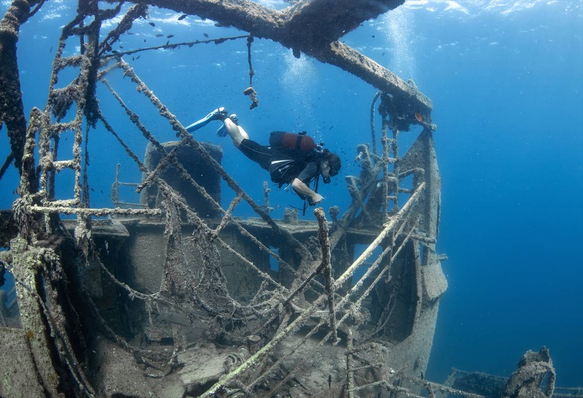 Deniz, kum, güneş denince akla ilk gelen yer Çeşme, dalış turizminde öne çıkıyor