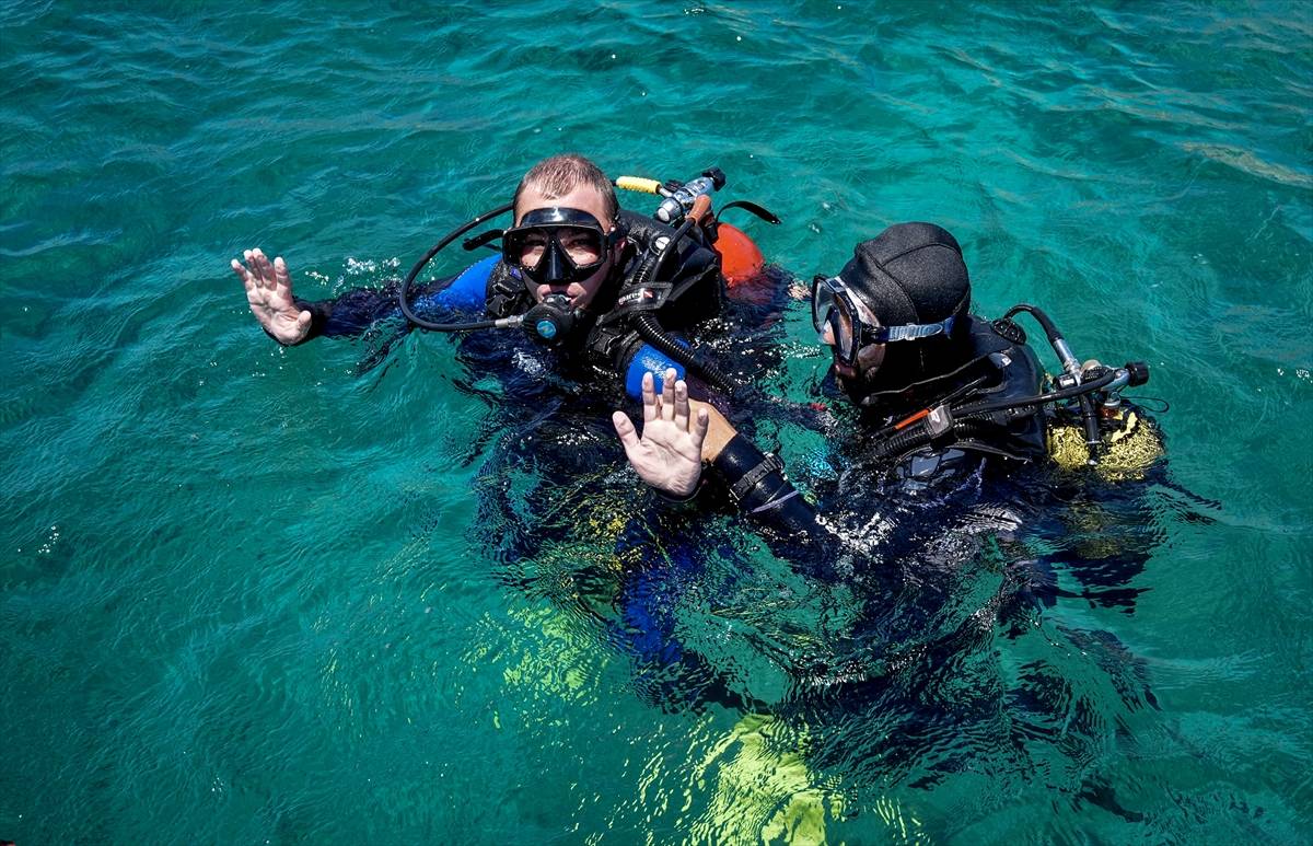 Deniz, kum, güneş denince akla ilk gelen yer Çeşme, dalış turizminde öne çıkıyor