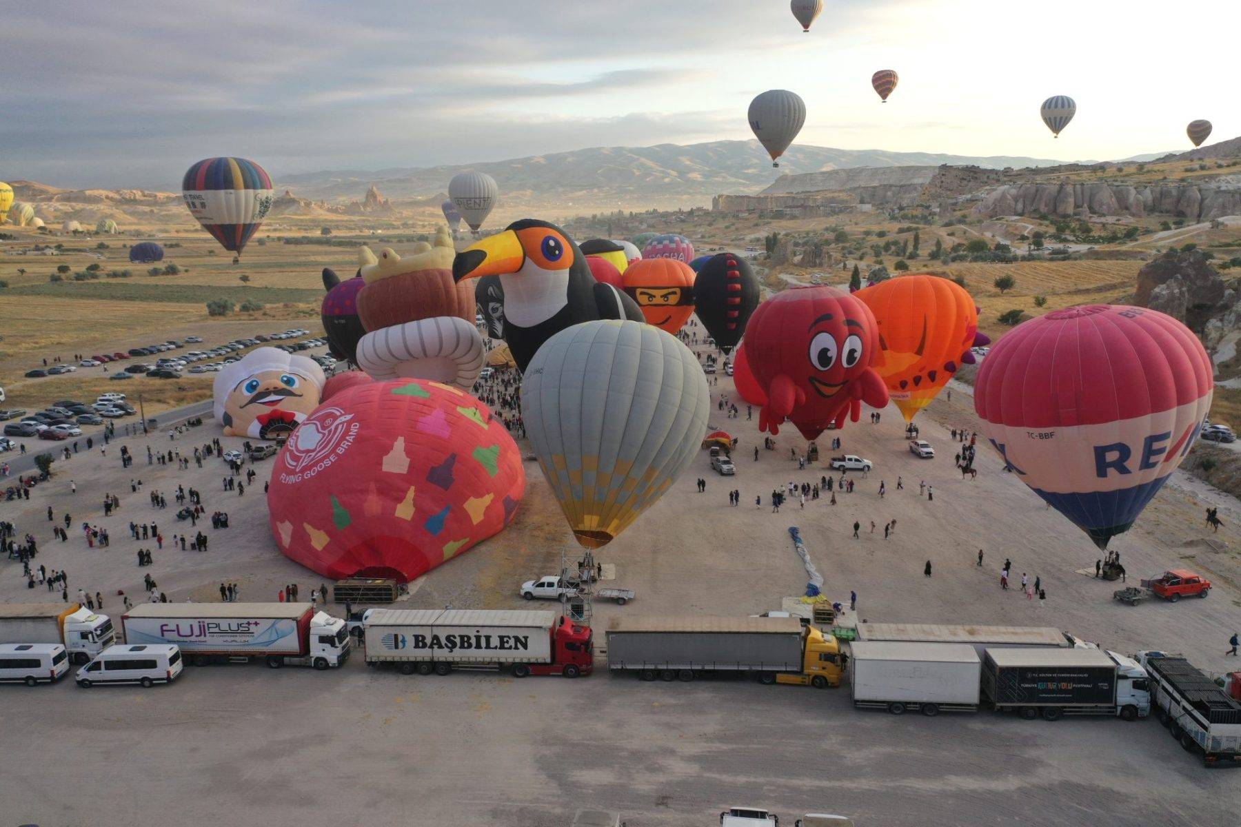 Kurt, baykuş, ahtapot... Kapadokya Balon Festivali coşkuyla başladı