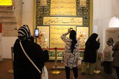 Dünyanın en büyüğü Türkiye'de Amasya'daki Hilye-i Şerif yoğun ilgi görüyor