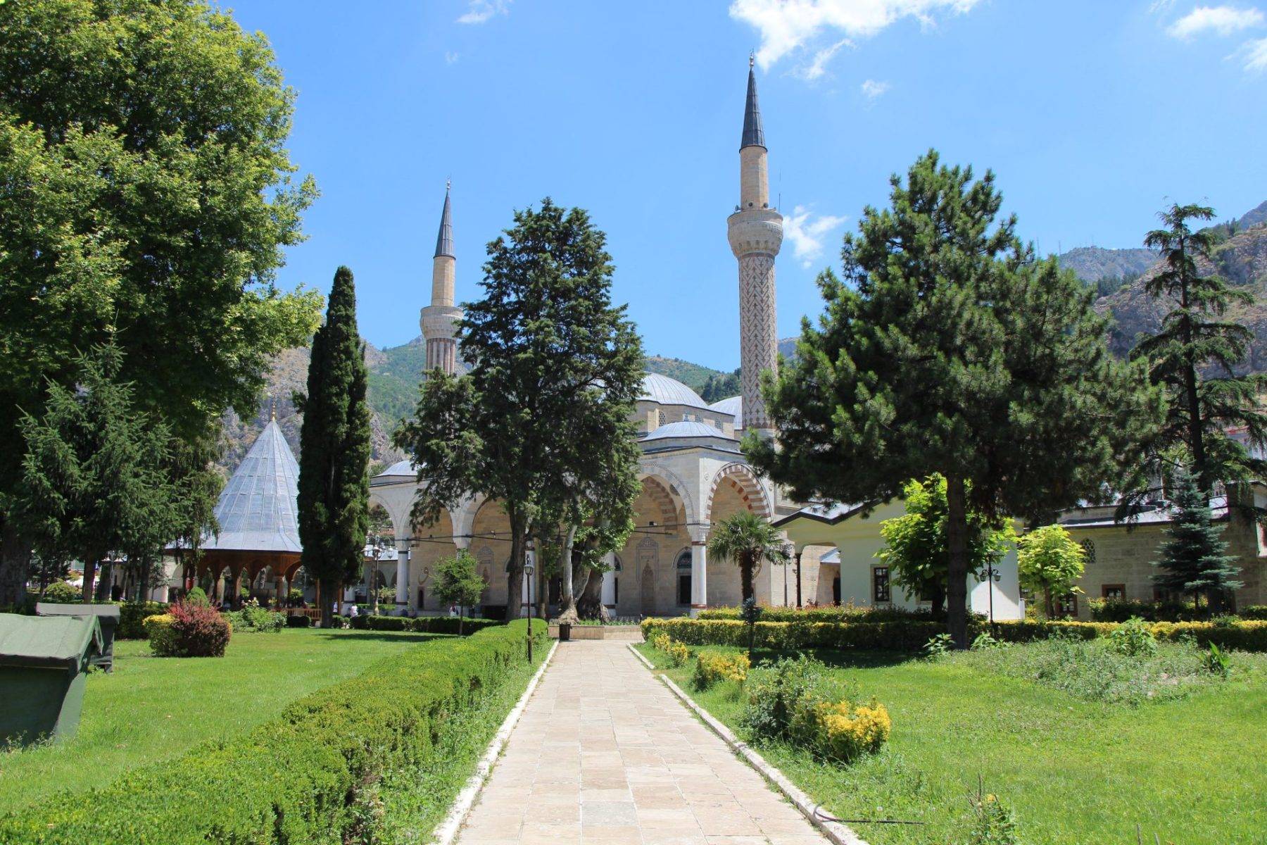 Dünyanın en büyüğü Türkiye'de Amasya'daki Hilye-i Şerif yoğun ilgi görüyor