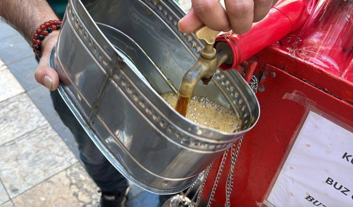 2 bardağı 20 bardak suya eş değer! Sıcak havaların vazgeçilmezi: Meyan kökü şerbeti