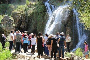 Gurbetçiler Avrupa sıcaklarından kaçışı Erzincan'da buldu