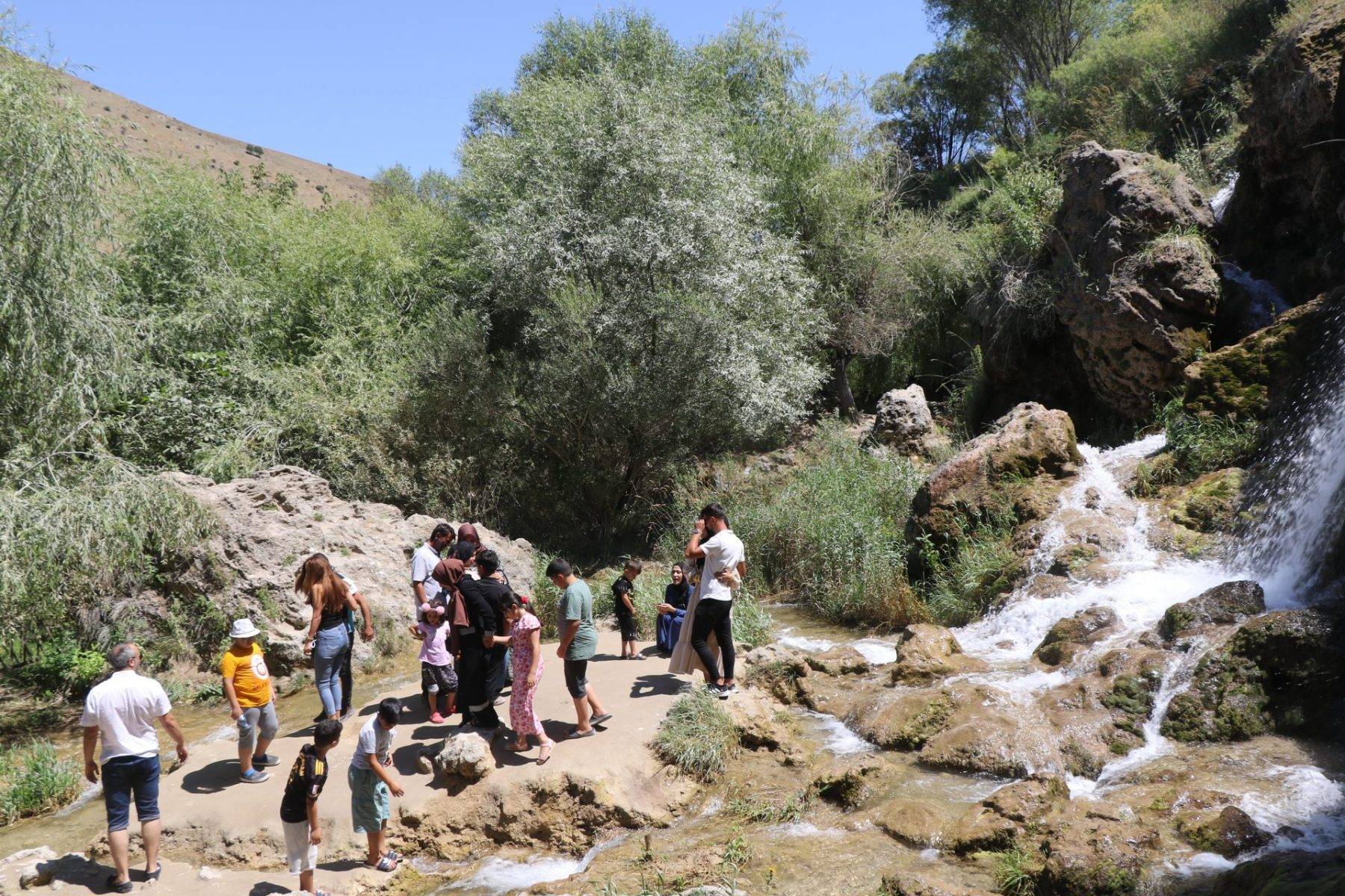 Gurbetçiler Avrupa sıcaklarından kaçışı Erzincan'da buldu
