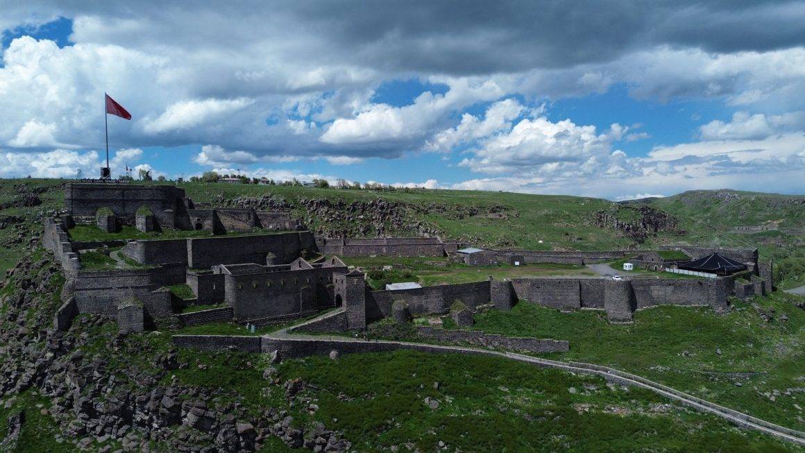 Savaşları ve kuşatmaları sapasağlam atlattı: Kars Kalesi'nin UNESCO bekleyişi