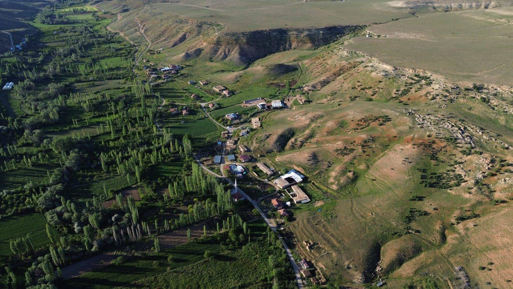 Bozkırın ortasında rüya gibi bir yer: Buğdaylı köyü vahayı andırıyor