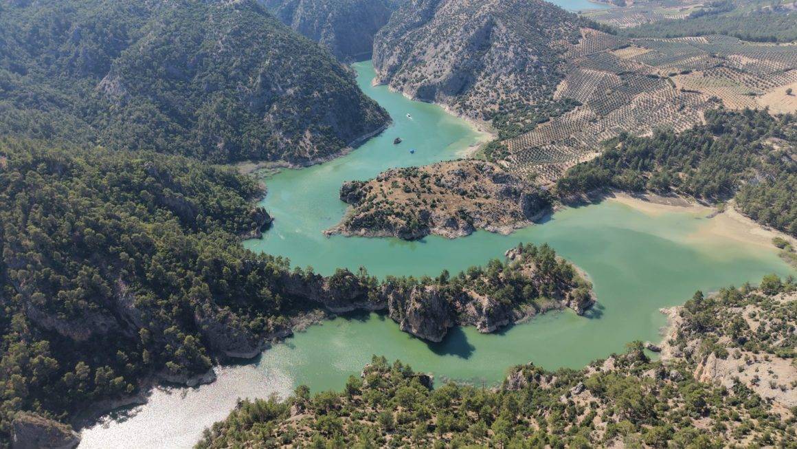 Arapapıştı Kanyonu, Kaya mezarları, gizli manastırı ve Körteke Kalesi'ne eşsiz bir yolculuk sunuyor