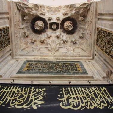 Sadece dikkatli gözler görebiliyor! Amasya'daki 540 yıllık camide gizemli baykuş detayı