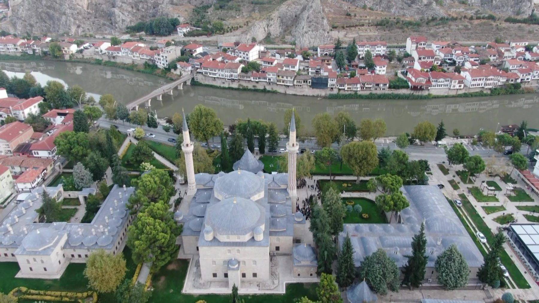 Sadece dikkatli gözler görebiliyor! Amasya'daki 540 yıllık camide gizemli baykuş detayı