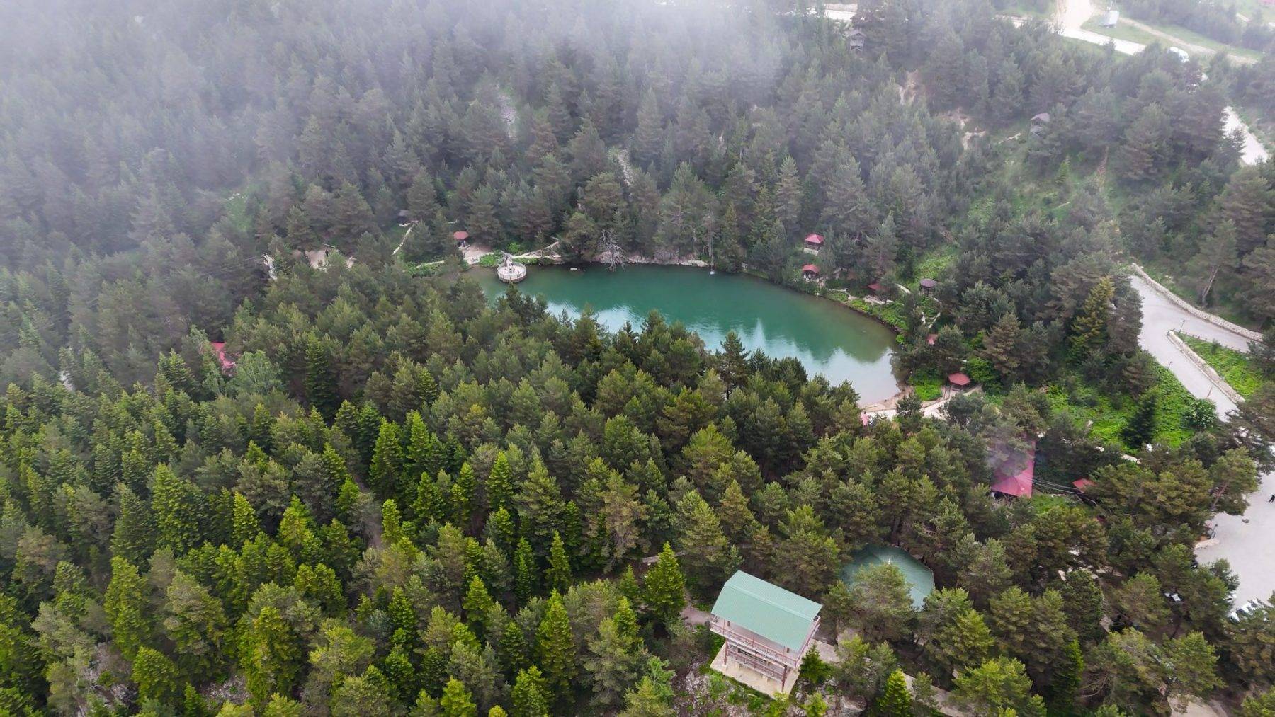 Temmuz ayında mont giydiler: Limni Gölü Tabiat Parkı serinlemek isteyenleri ağırlıyor