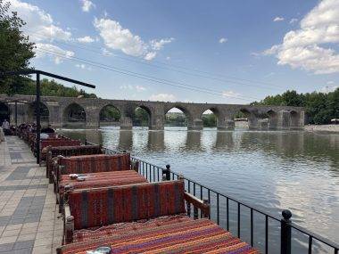 Kavurucu sıcaklar geldi, Diyarbakır'ın ünlü eseri boş kaldı