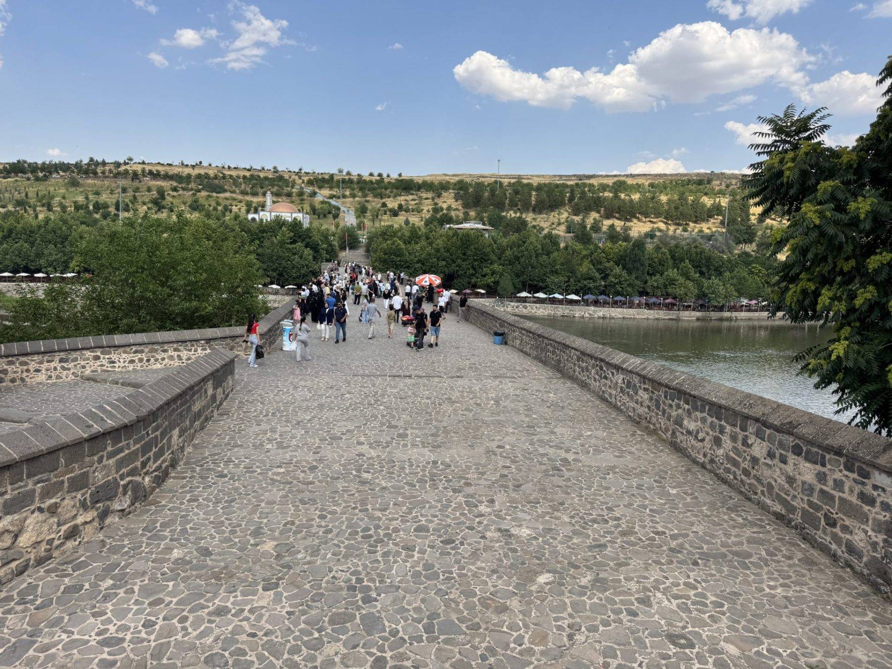 Kavurucu sıcaklar geldi, Diyarbakır'ın ünlü eseri boş kaldı