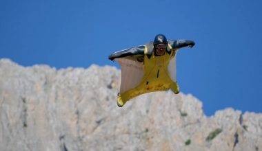 Cennete Açılan Kapı'dan Karanlık Kanyon'a atladılar: Erzincan'da wingsuit coşkusu