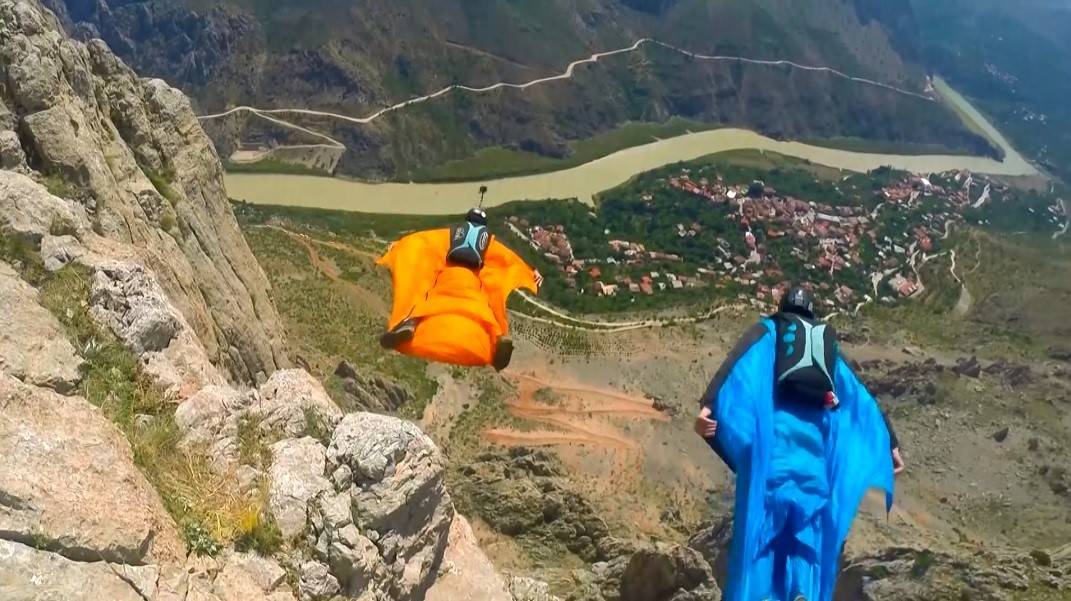 Cennete Açılan Kapı'dan Karanlık Kanyon'a atladılar: Erzincan'da wingsuit coşkusu