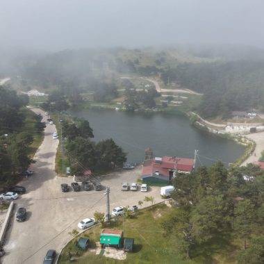 Serinlemek isteyenler soluğu doğal klima etkili Hasanşeyh Göleti'nde aldı