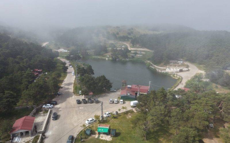 Serinlemek isteyenler soluğu doğal klima etkili Hasanşeyh Göleti'nde aldı
