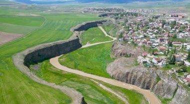 Doğu'nun Ihlara Vadisi olarak da biliniyor: Diyadin Kanyonu dört mevsim ayrı manzara sunuyor