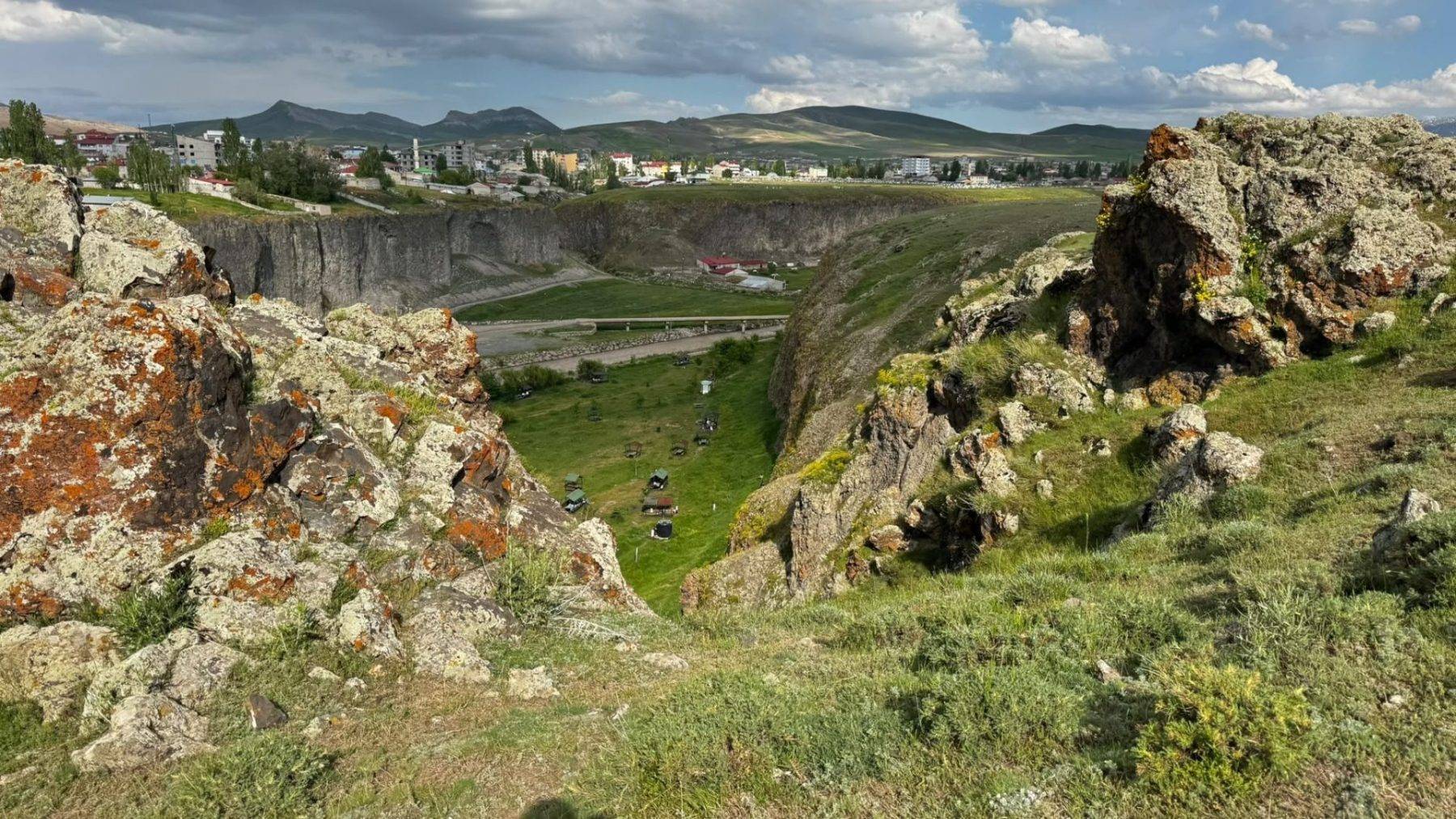 Doğu'nun Ihlara Vadisi olarak da biliniyor: Diyadin Kanyonu dört mevsim ayrı manzara sunuyor