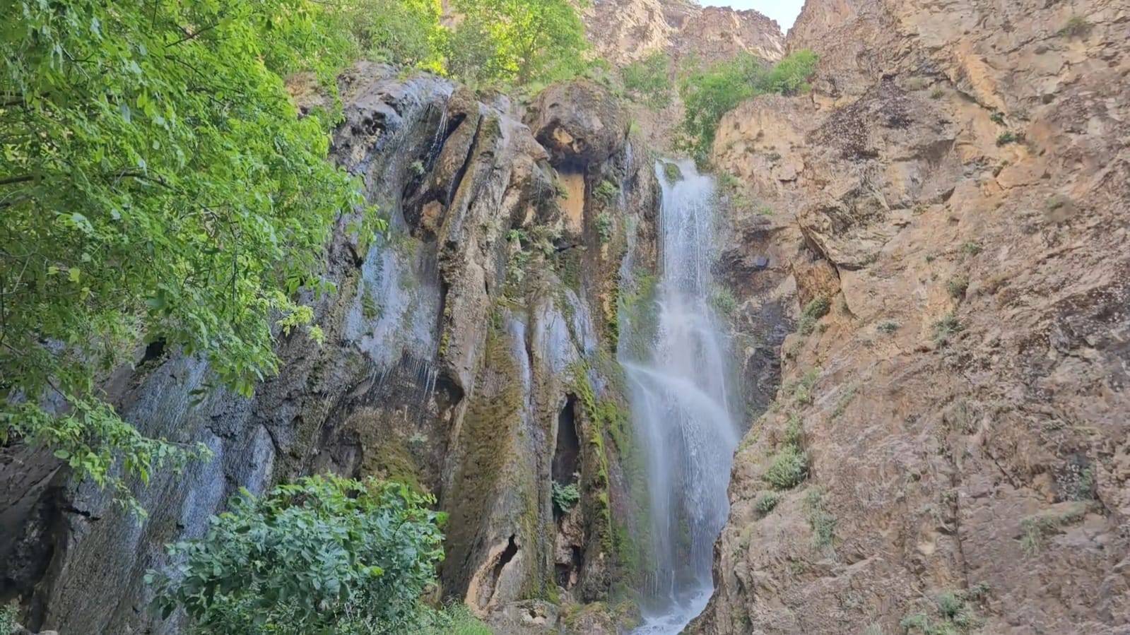 Hakkari'nin el değmemiş güzelliklerinden Ava Ore Şelalesi keşfedilmeyi bekliyor