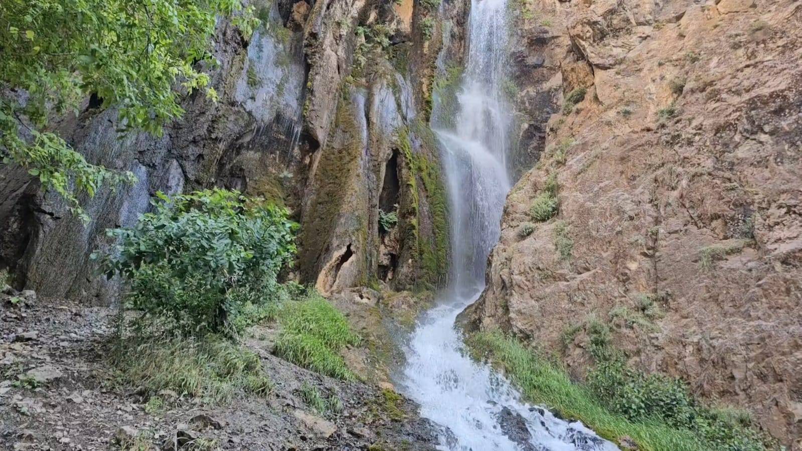 Hakkari'nin el değmemiş güzelliklerinden Ava Ore Şelalesi keşfedilmeyi bekliyor