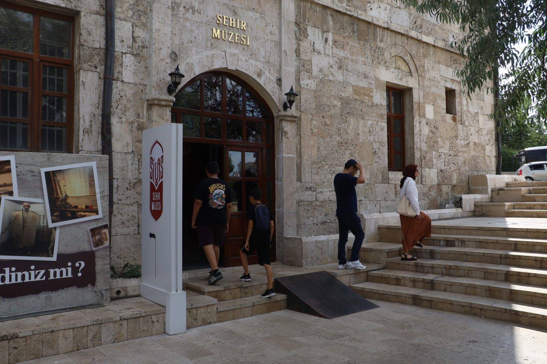 Halay simülasyonu müzenin gözdesi oldu! Sivas Şehir Müzesi'nde eğlenceli deneyim