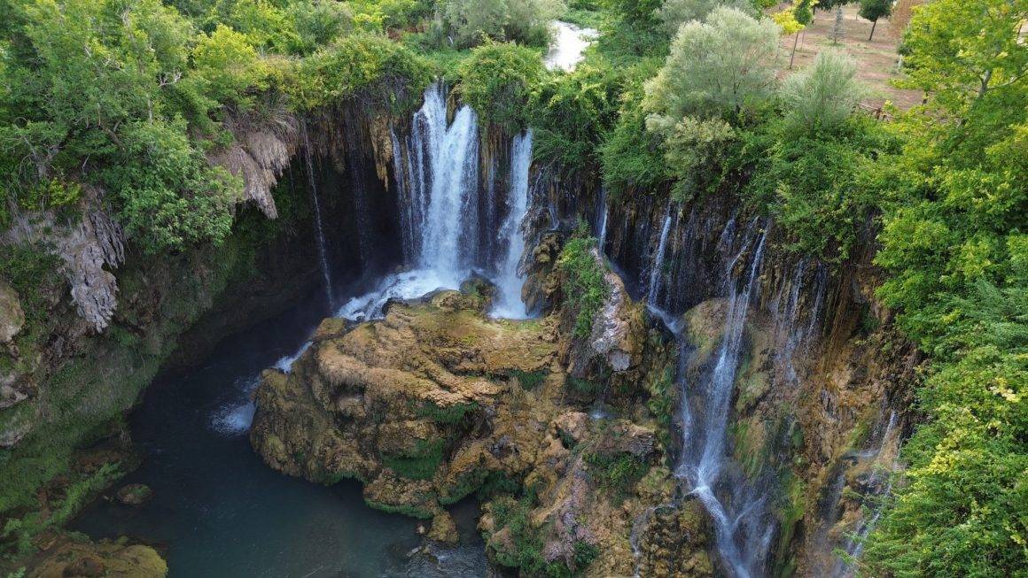 Konya'da masalsı doğa harikası: Yerköprü Şelalesi ilgilerin odağında