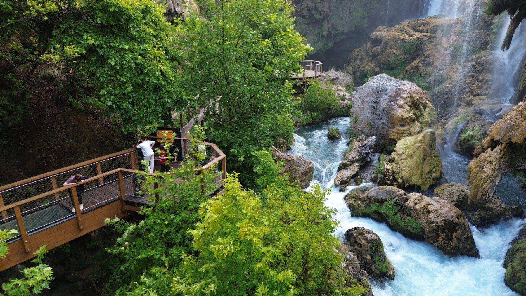 Konya'da masalsı doğa harikası: Yerköprü Şelalesi ilgilerin odağında