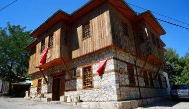 Ünlü 'Orda bir köy var uzakta' şiirine konu olan köy yoğun ilgi görüyor