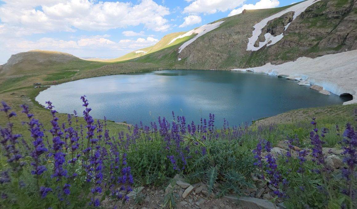 3200 metre yükseklikte keşfedilmeyi bekliyor! Çalyan Buzul Gölü'nde 2 mevsim aynı yerde