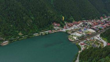 Uzungöl'de adrenalin tavan yaptı: Turistlerden yamaç paraşütüne yoğun ilgi