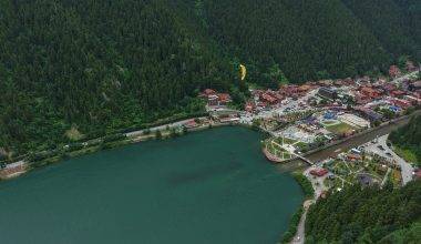 Uzungöl'de adrenalin tavan yaptı: Turistlerden yamaç paraşütüne yoğun ilgi