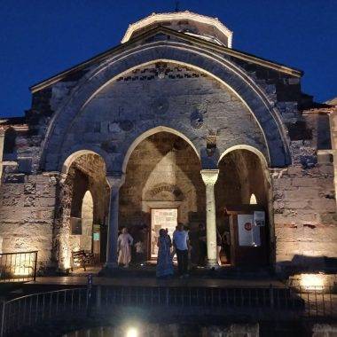 Karadeniz'deki Ayasofya gece manzarasıyla ziyaretçileri hayran bırakıyor