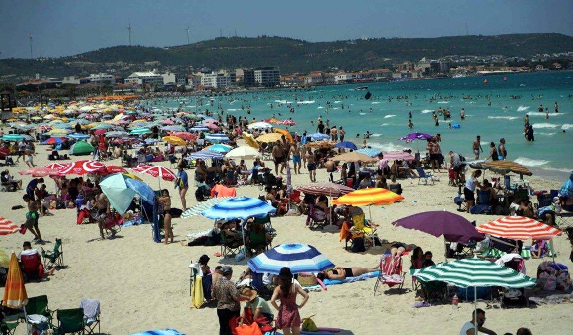 Turizm merkezi Çeşme'de nüfus hafta sonu yarım milyona ulaşıyor