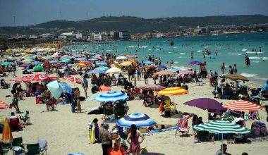 Turizm merkezi Çeşme'de nüfus hafta sonu yarım milyona ulaşıyor