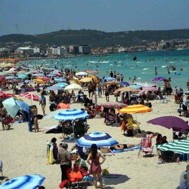 Turizm merkezi Çeşme'de nüfus hafta sonu yarım milyona ulaşıyor