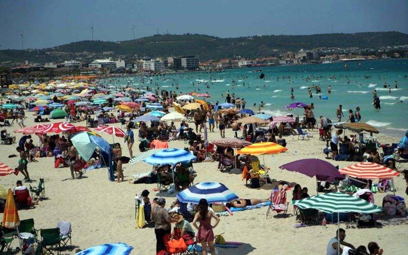 Turizm merkezi Çeşme'de nüfus hafta sonu yarım milyona ulaşıyor