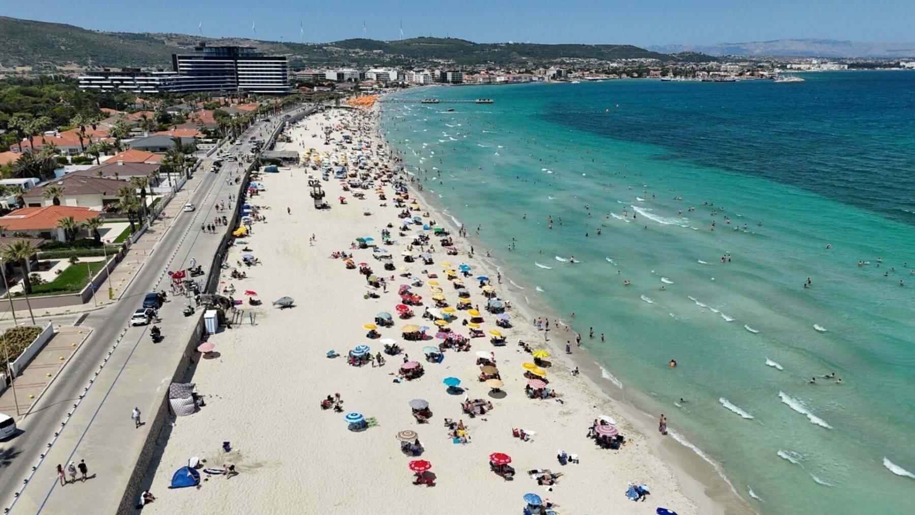Turizm merkezi Çeşme'de nüfus hafta sonu yarım milyona ulaşıyor