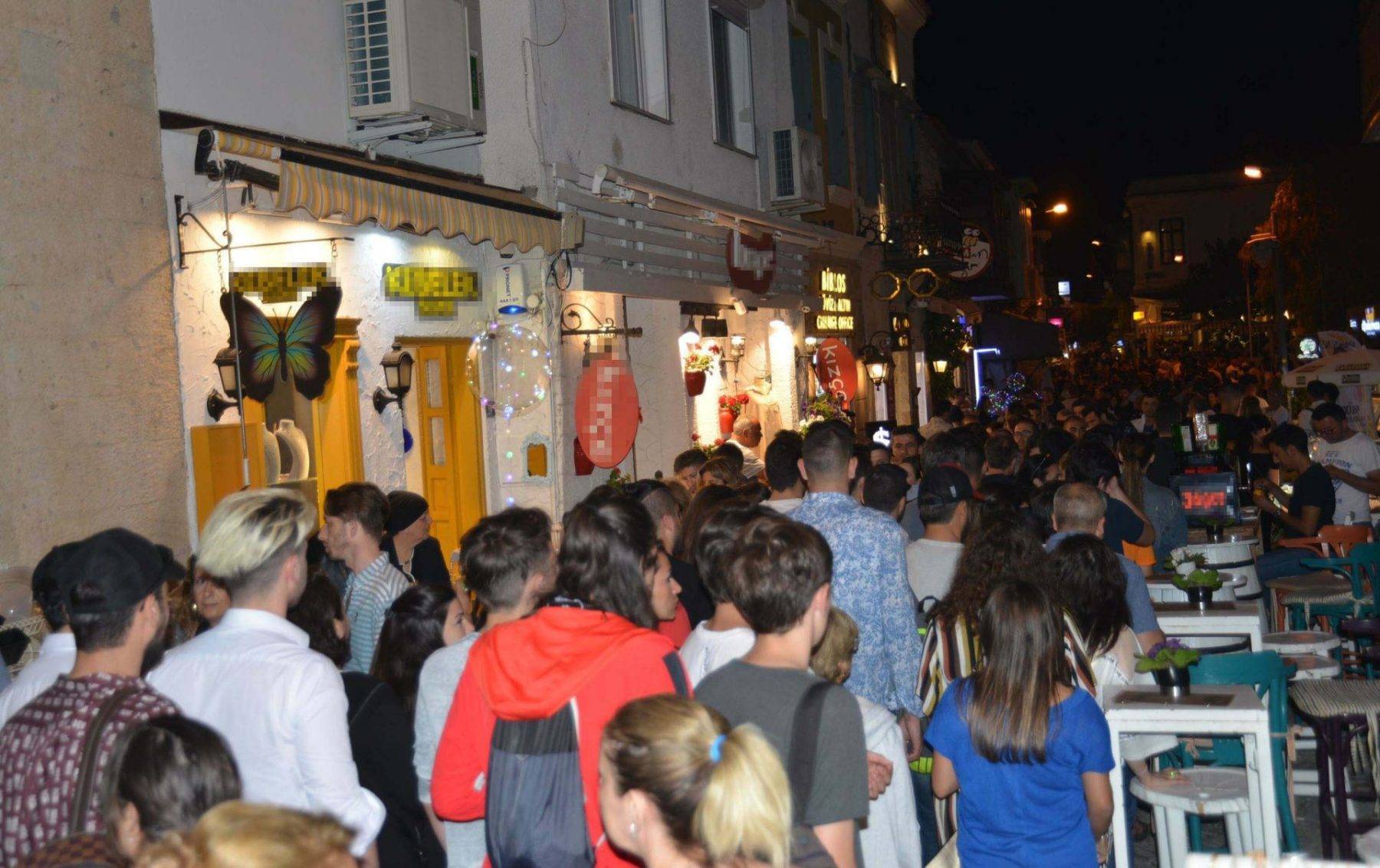 Turizm merkezi Çeşme'de nüfus hafta sonu yarım milyona ulaşıyor