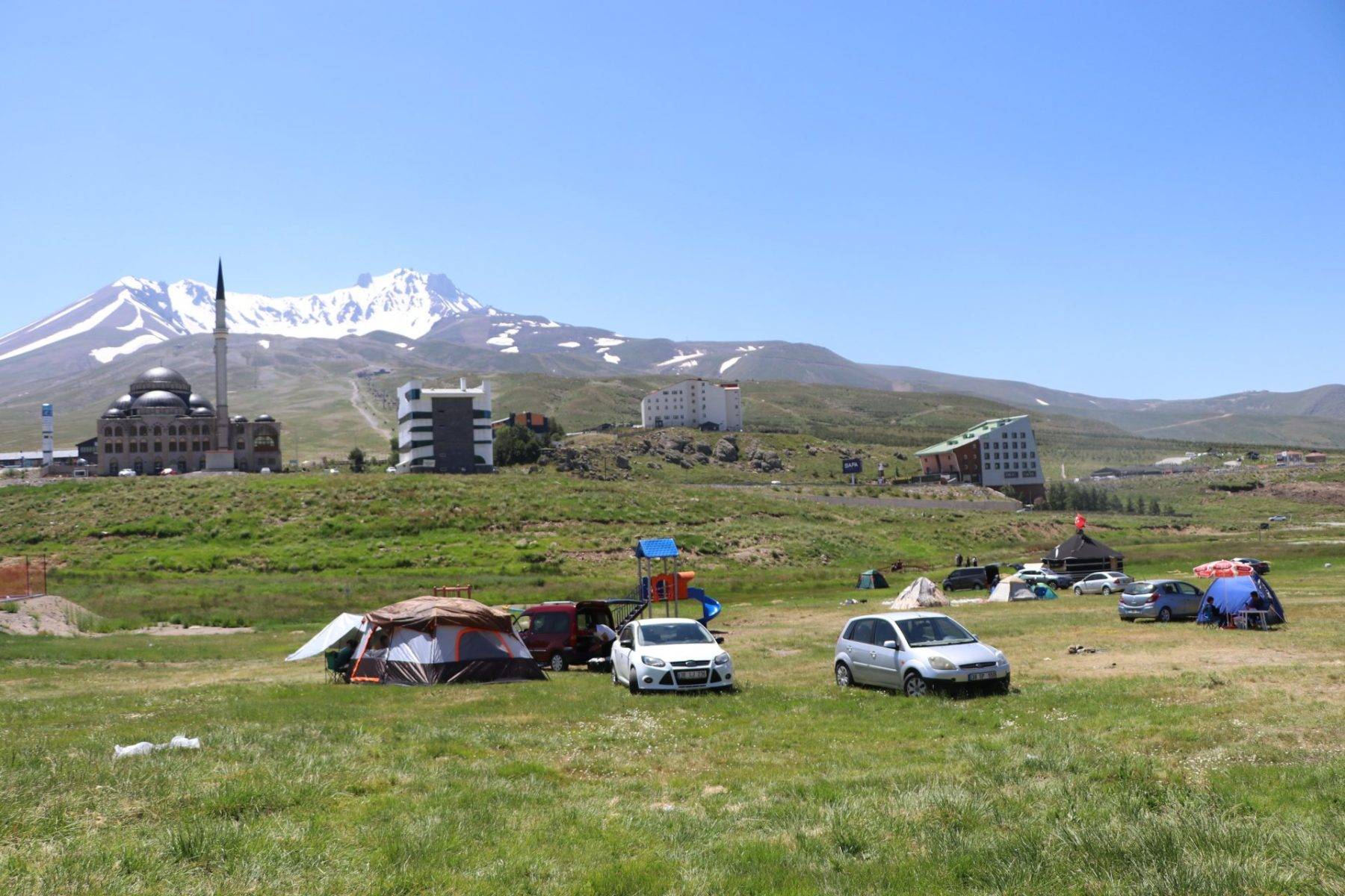 Doğa tutkunlarının yeni gözdesi: Erciyes Dağı eteklerinde çadır tatili