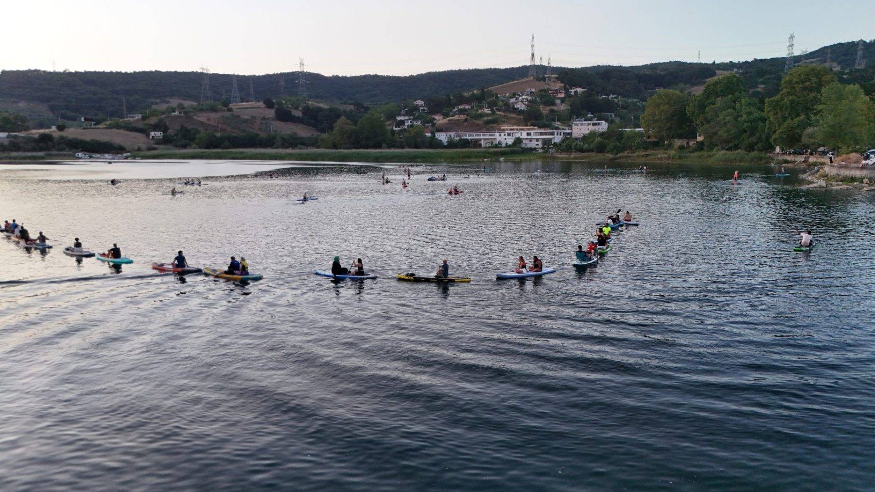 700 kişi sırada bekliyor! Sapanca Gölü'nde yeni trend: SUP