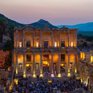 Efes Antik Kenti'ni Gece Müzeciliği ile yüz binler ziyaret etti