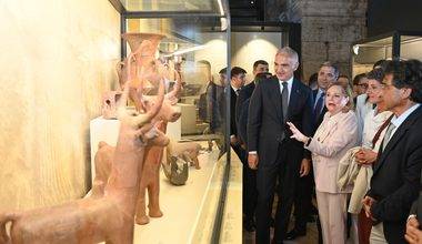 Troya ve Roma'yı Kolezyum'da buluşturan sergi 2 milyon ziyaretçi sayısını devirdi