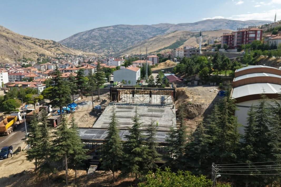 Başkan Büyükkılıç sahada inceledi: 600 kişilik proje Yahyalı’da yükseliyor