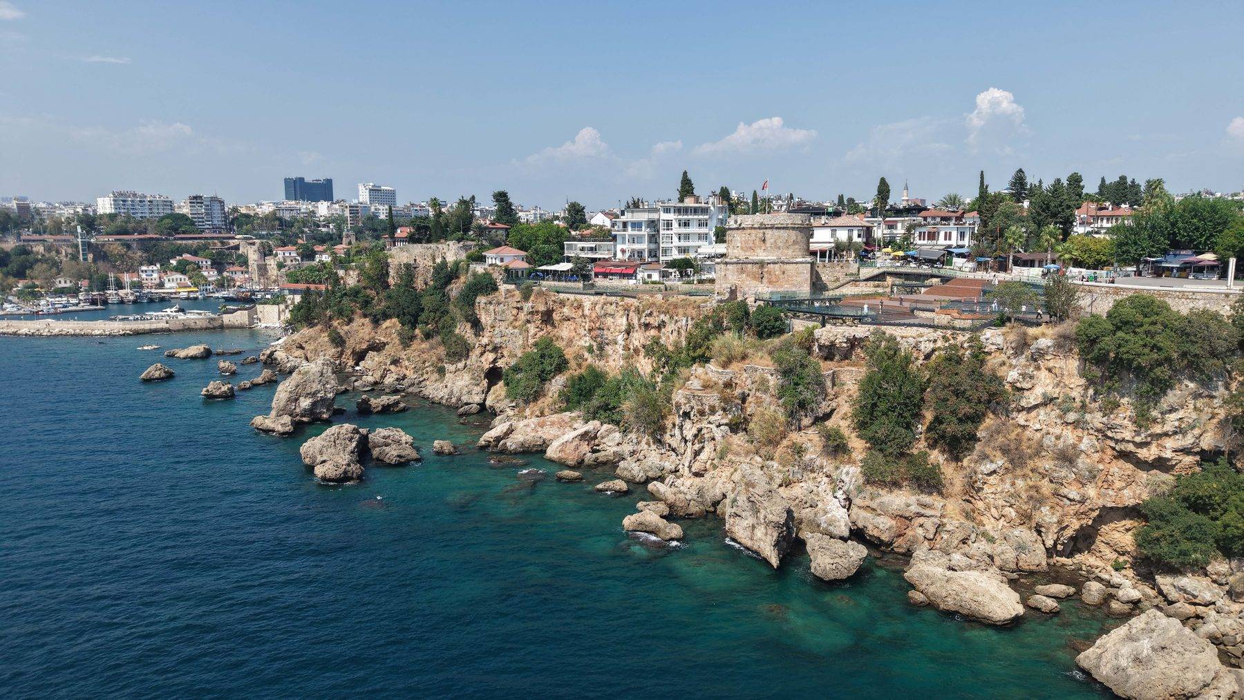 Akdeniz manzarası 2 bin yıllık tarihle buluştu: Hıdırlık Kulesi turistlerin favorisi oldu