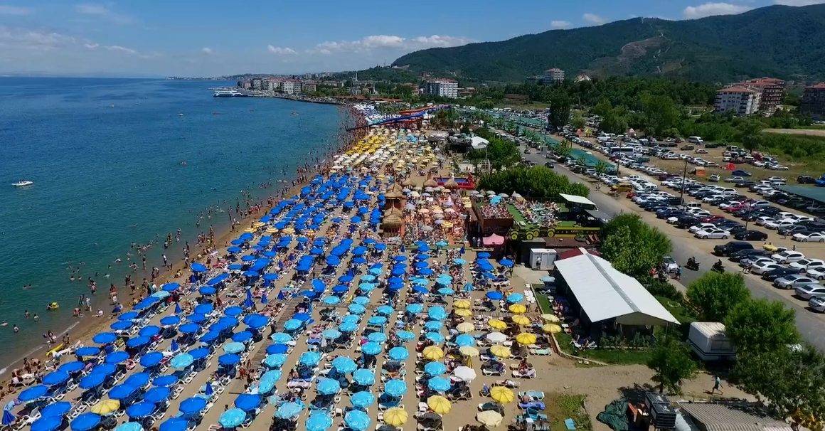 Nüfusu hafta sonu 10 katına çıkıyor! Yalova'nın ünlü ilçesine tatilciler akın ediyor