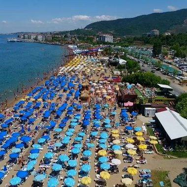 Nüfusu hafta sonu 10 katına çıkıyor! Yalova'nın ünlü ilçesine tatilciler akın ediyor