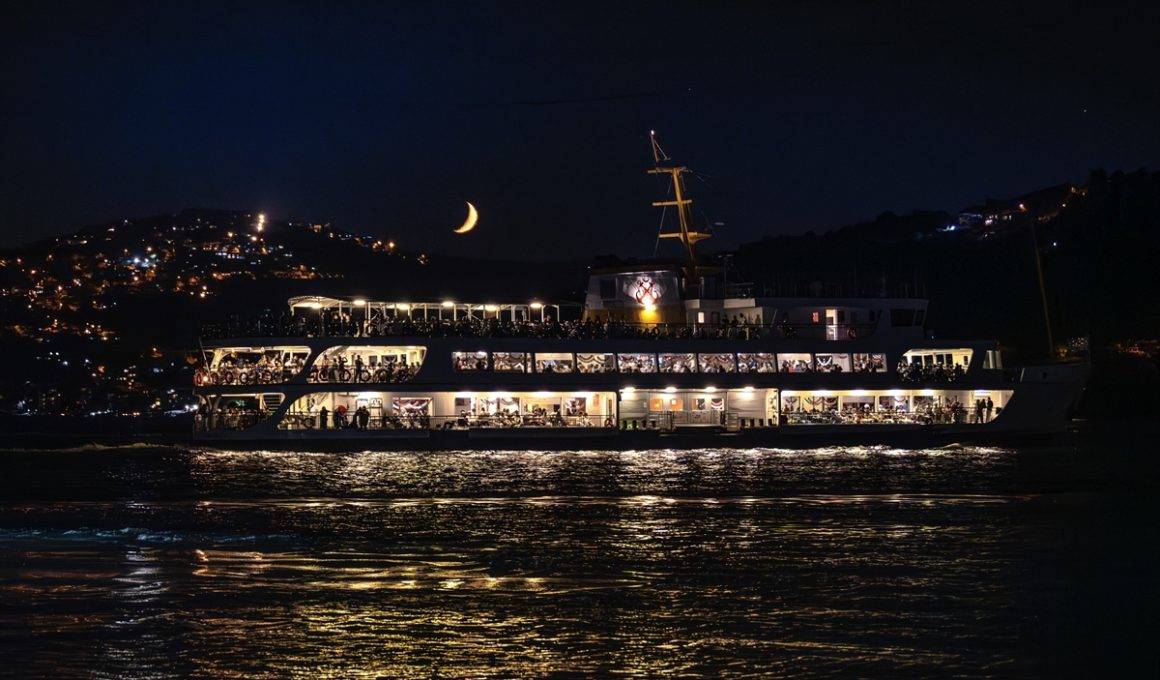 İstanbul'un 7,5 saat süren Osmanlı geleneği: Mehtap turu